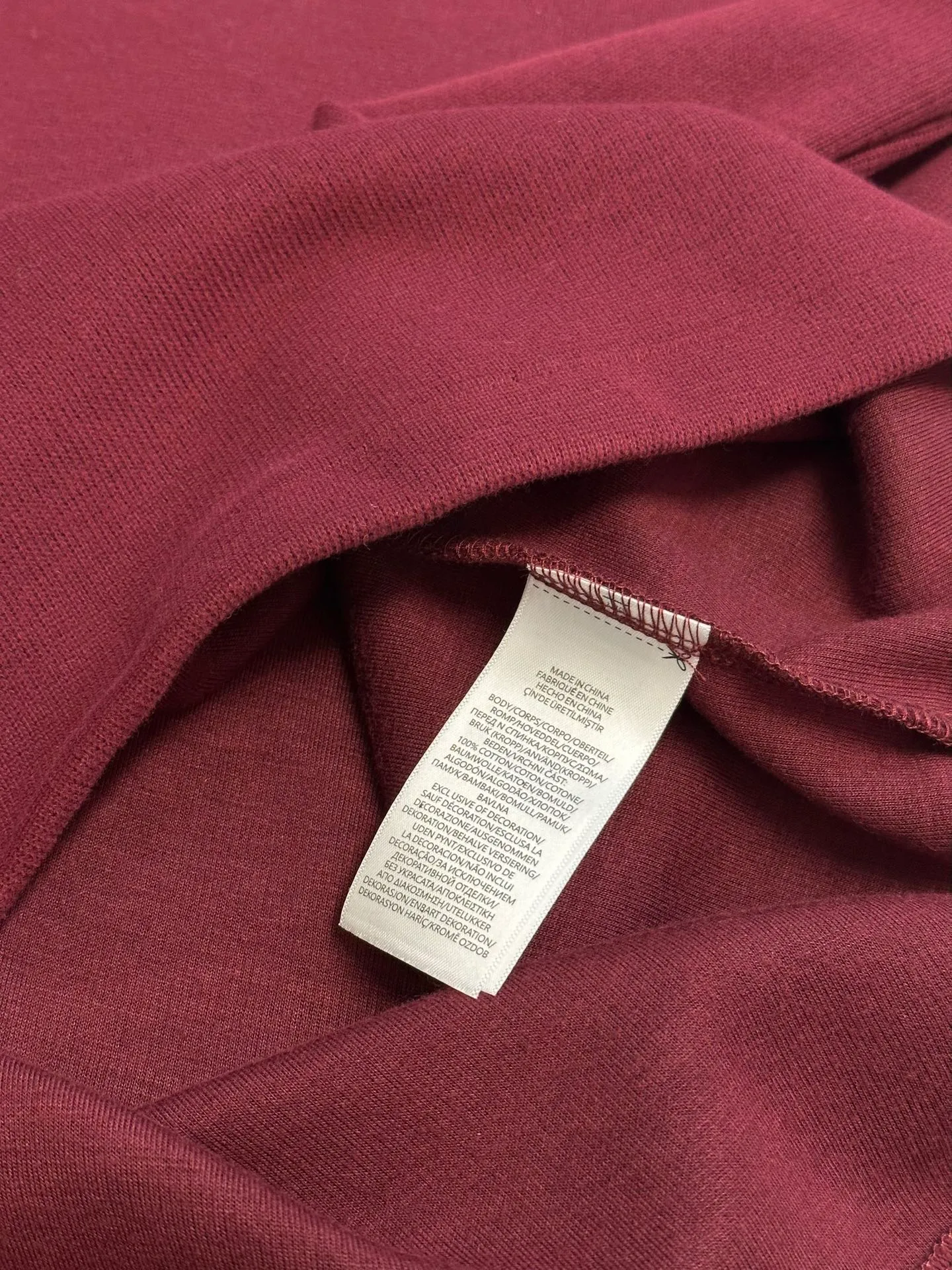 P390 Ralph Lauren colorful embroidered half turtleneck sweatshirt, custom-made with elegant fine cotton velvet feel, with low saturated brown-red as the base, and the exquisite colorful pony logo jumps into burgundy, making it highly recognizable. The design of the half zipper has been sublimated, and the leather pull tab of the zipper head has been aged, retaining slight rough edges.  Adopt imported machine embroidery technology, use advanced computer control system and precision mechanical components to realize pony logo embroidery work size: s m l xl